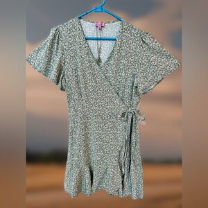 Green White Floral Mini Wrap Dress size XL plus vintage ‘90s green 1928 necklace